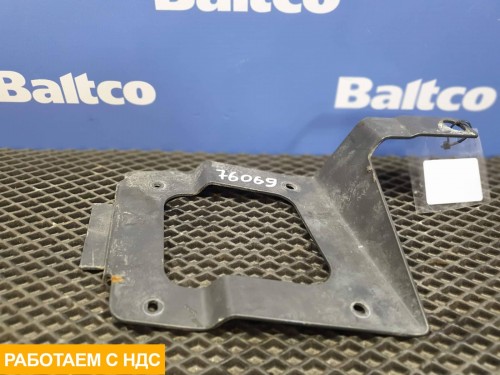 Кронштейн бампера правый