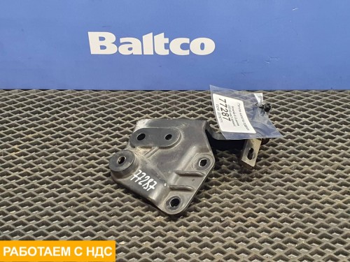 Петля капота правая